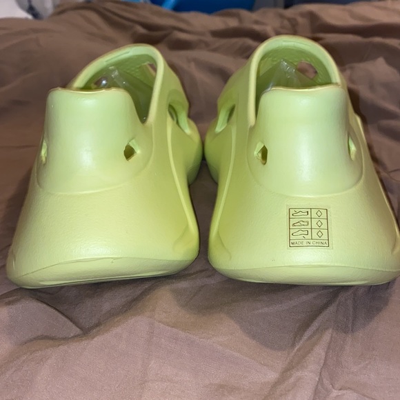 EVA Foam Future RNNR Foam Runner Highlighter Volt Mens Size 12-13 (46-47) New - Picture 10 of 14